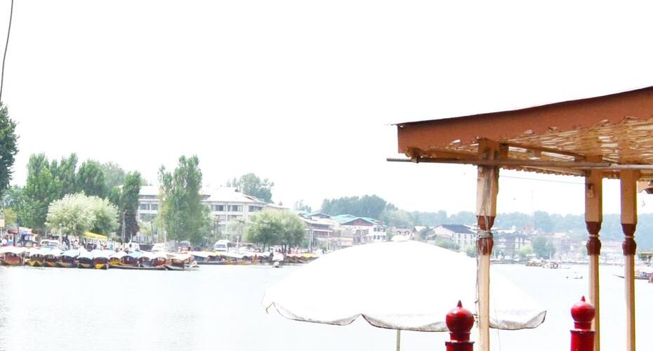 New Sansouci Deluxe Houseboat, Srinagar 4